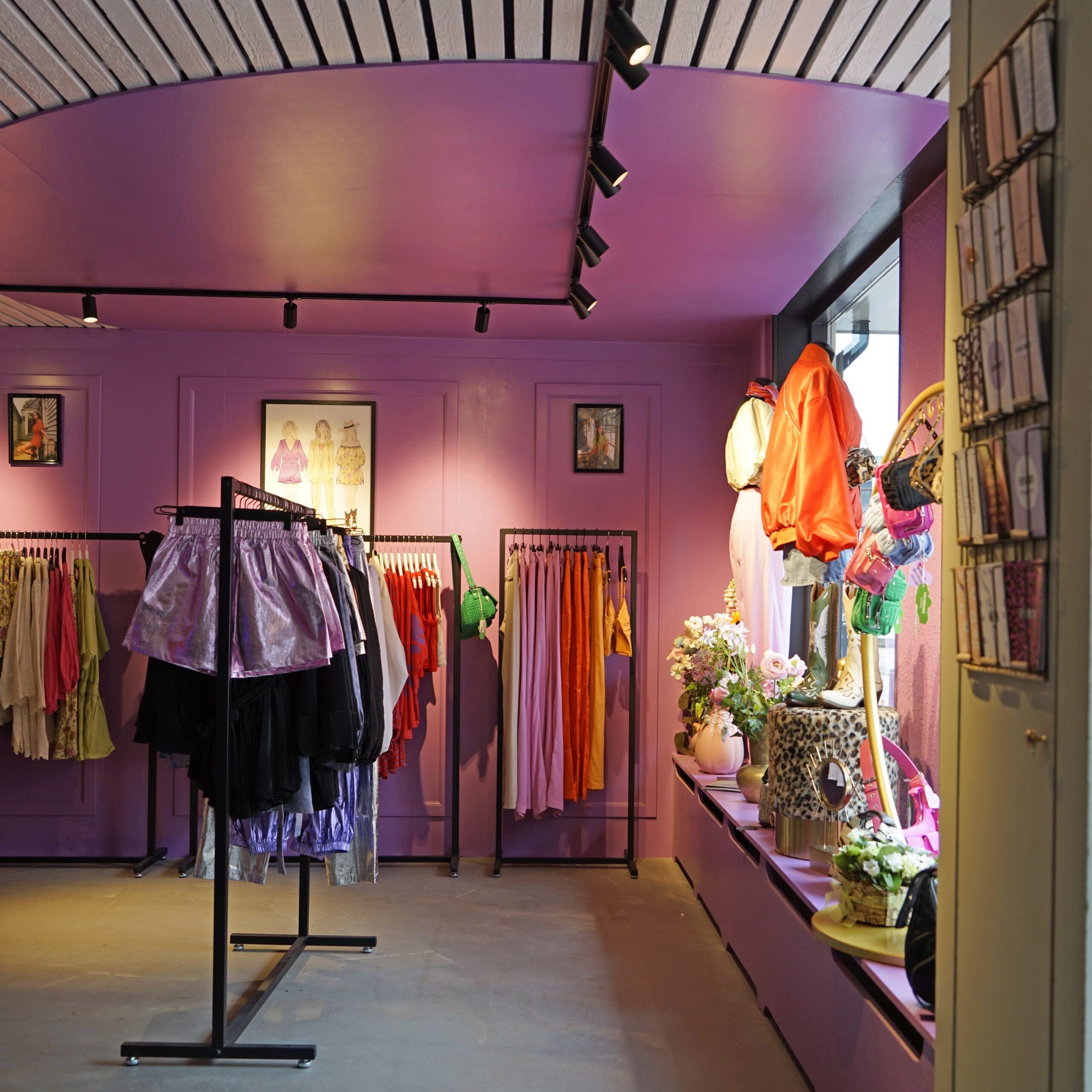 kleurrijke kledingwinkel ontwerp